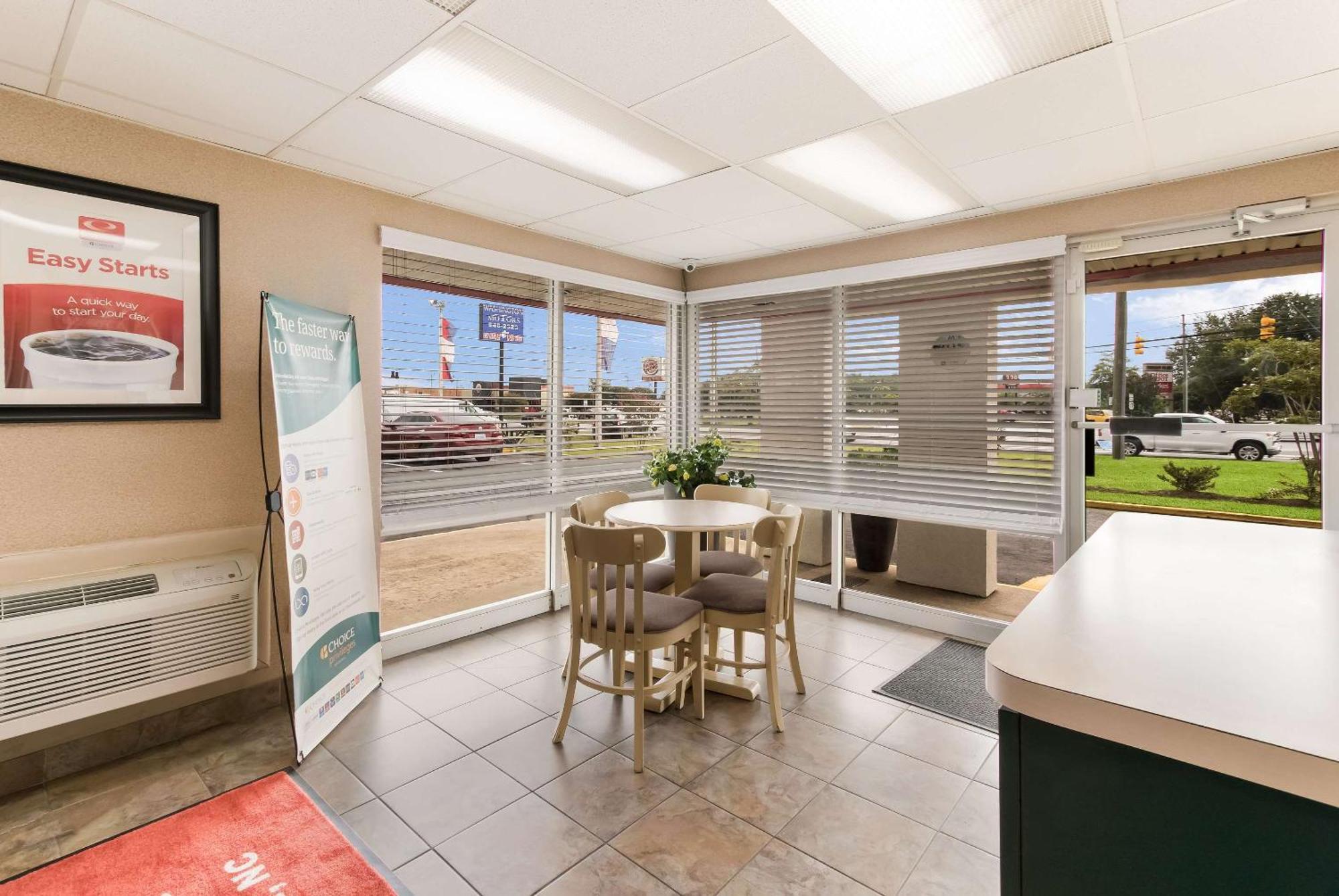 Econo Lodge North Вашингтон Екстериор снимка