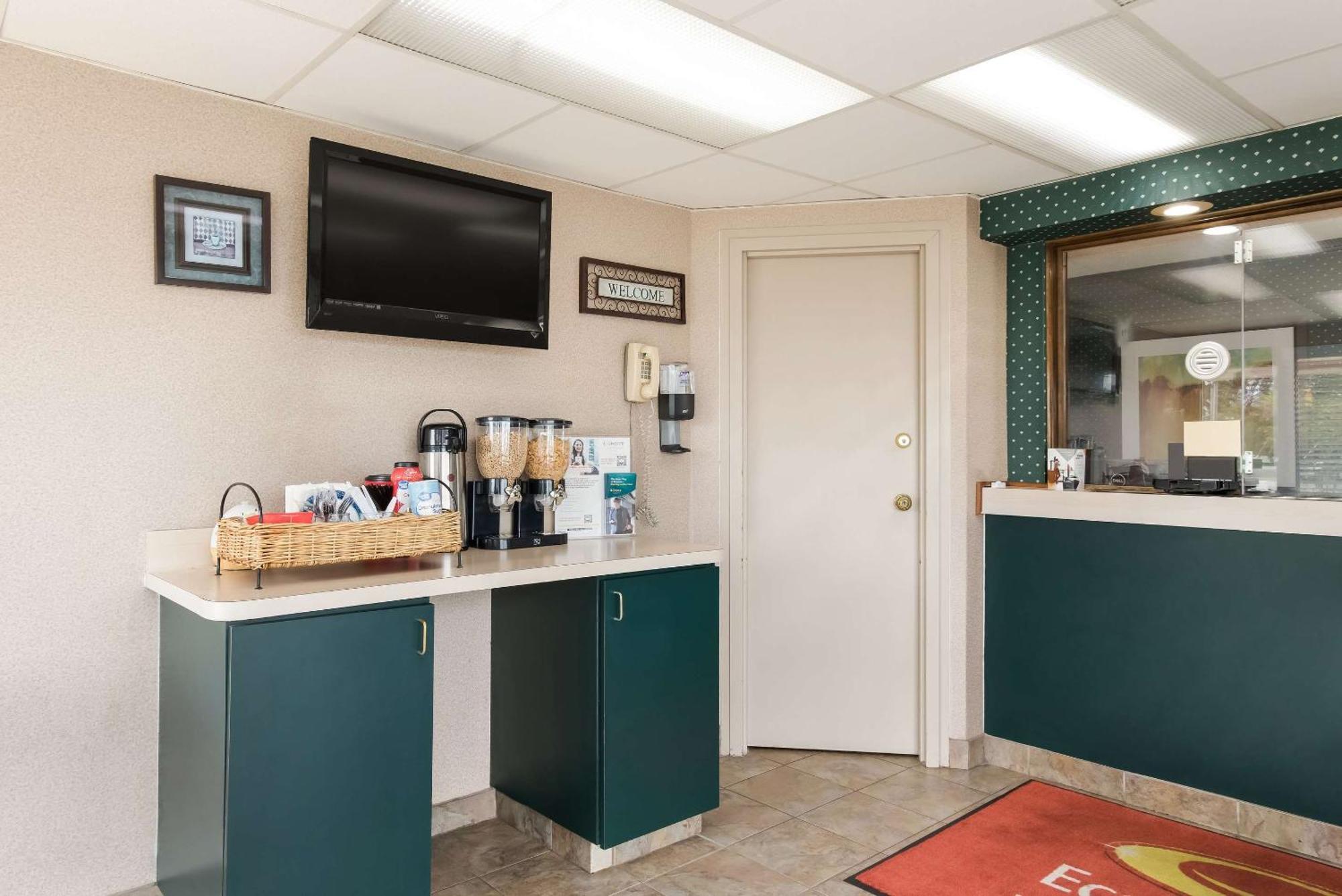 Econo Lodge North Вашингтон Екстериор снимка