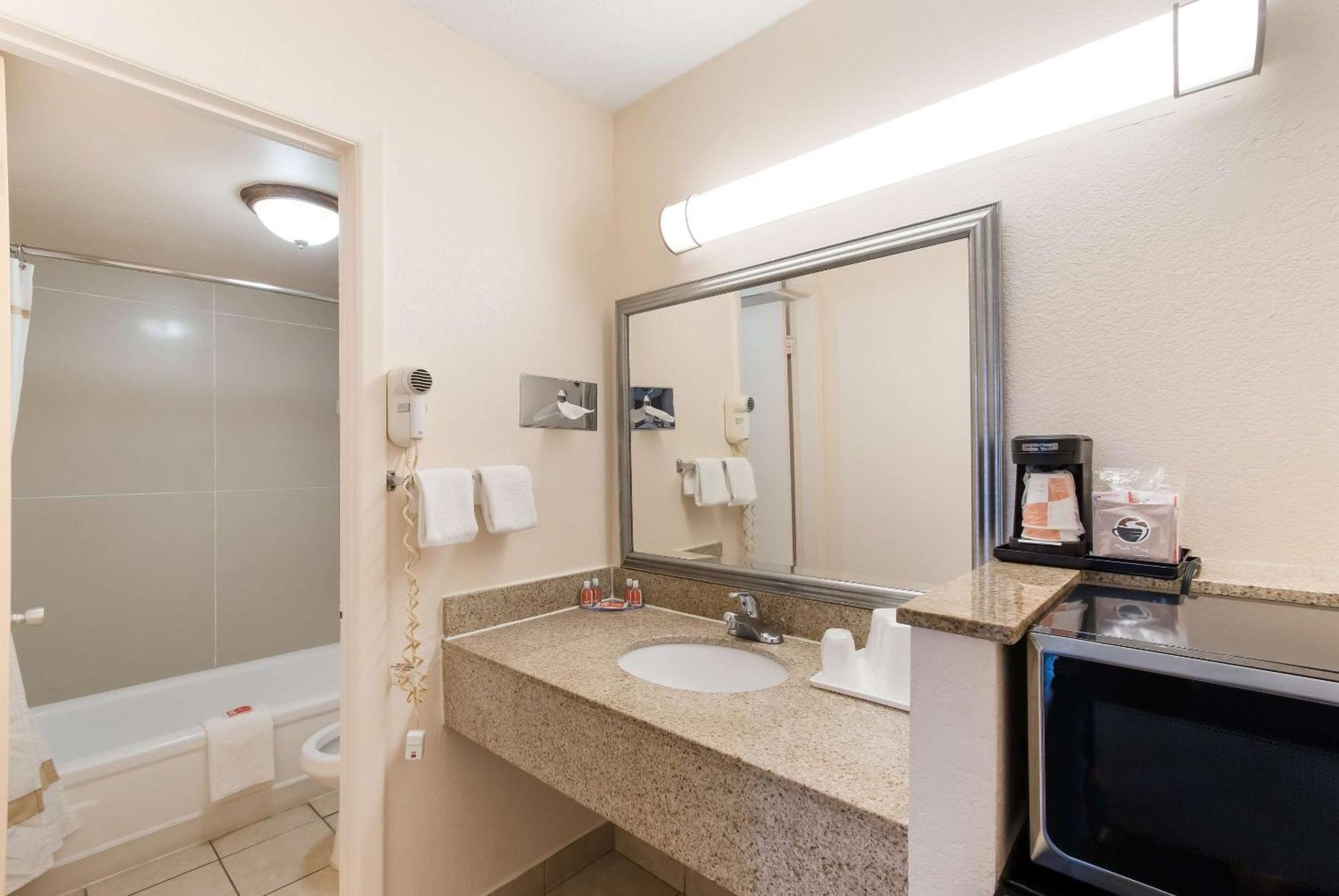 Econo Lodge North Вашингтон Екстериор снимка