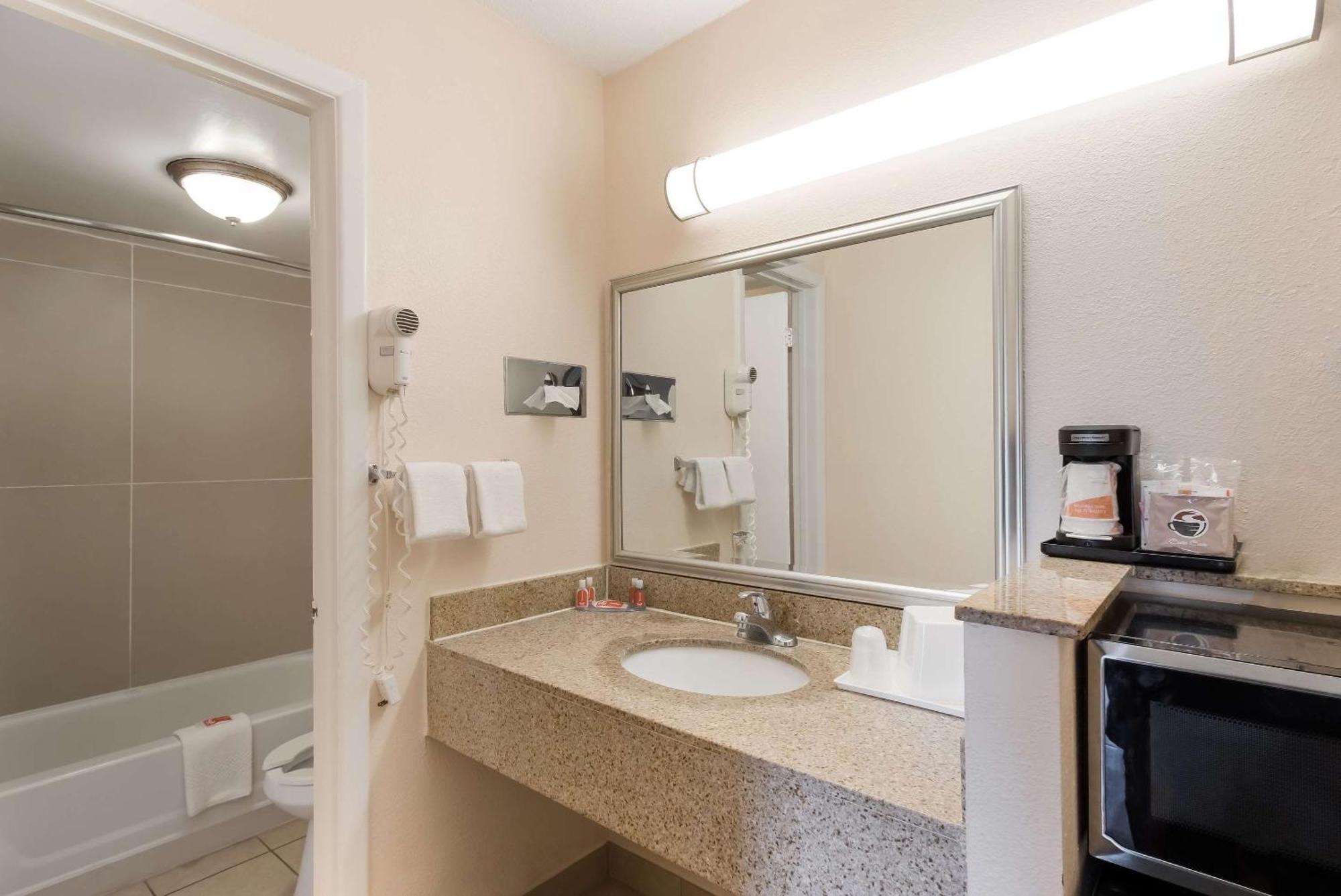 Econo Lodge North Вашингтон Екстериор снимка
