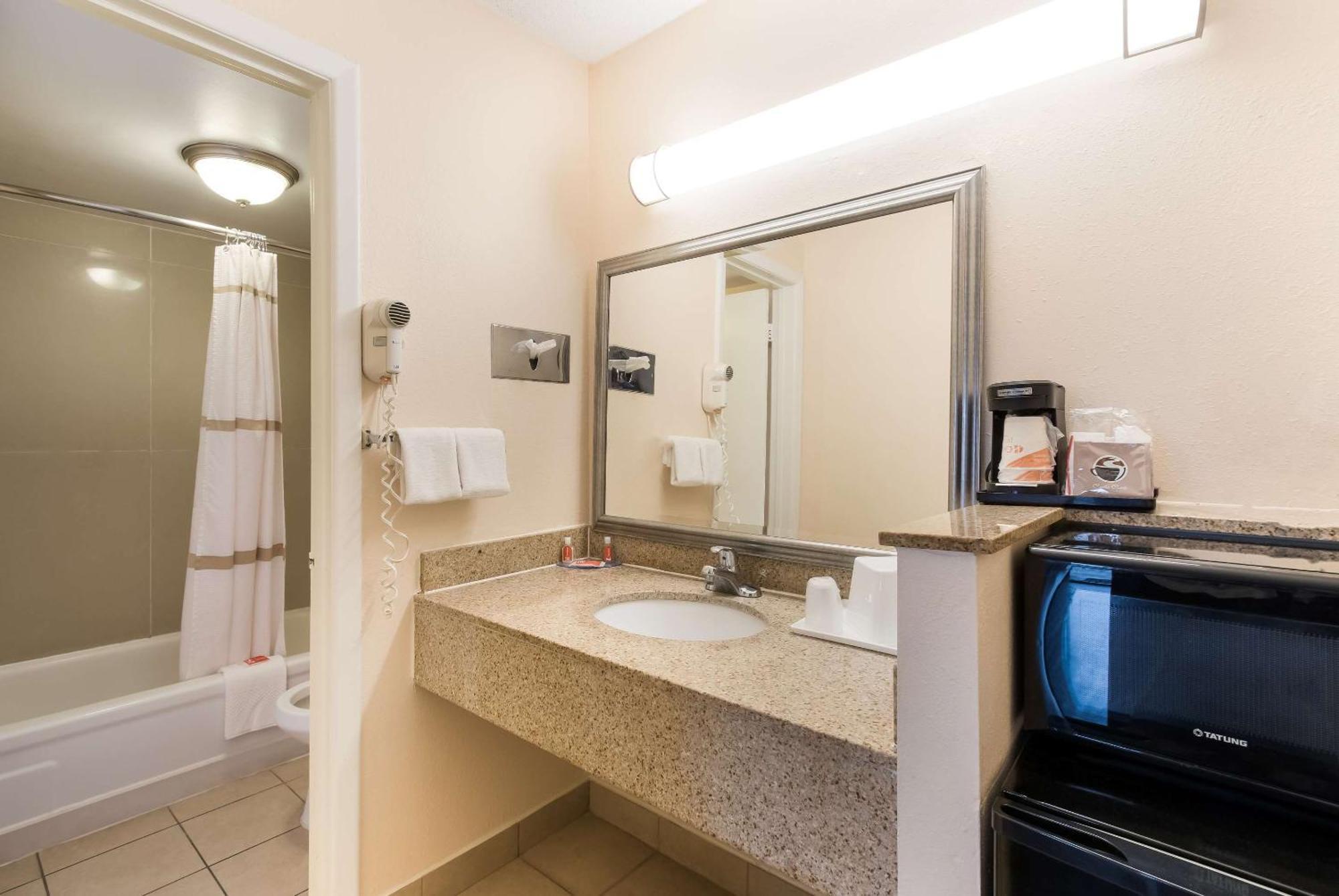 Econo Lodge North Вашингтон Екстериор снимка